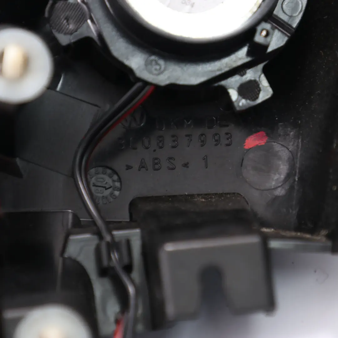 VW Passat B6 Haut-parleur Audio Triangle Panneau avant gauche - SKU 3C0837993 - Numéro de pièce 3C0837993