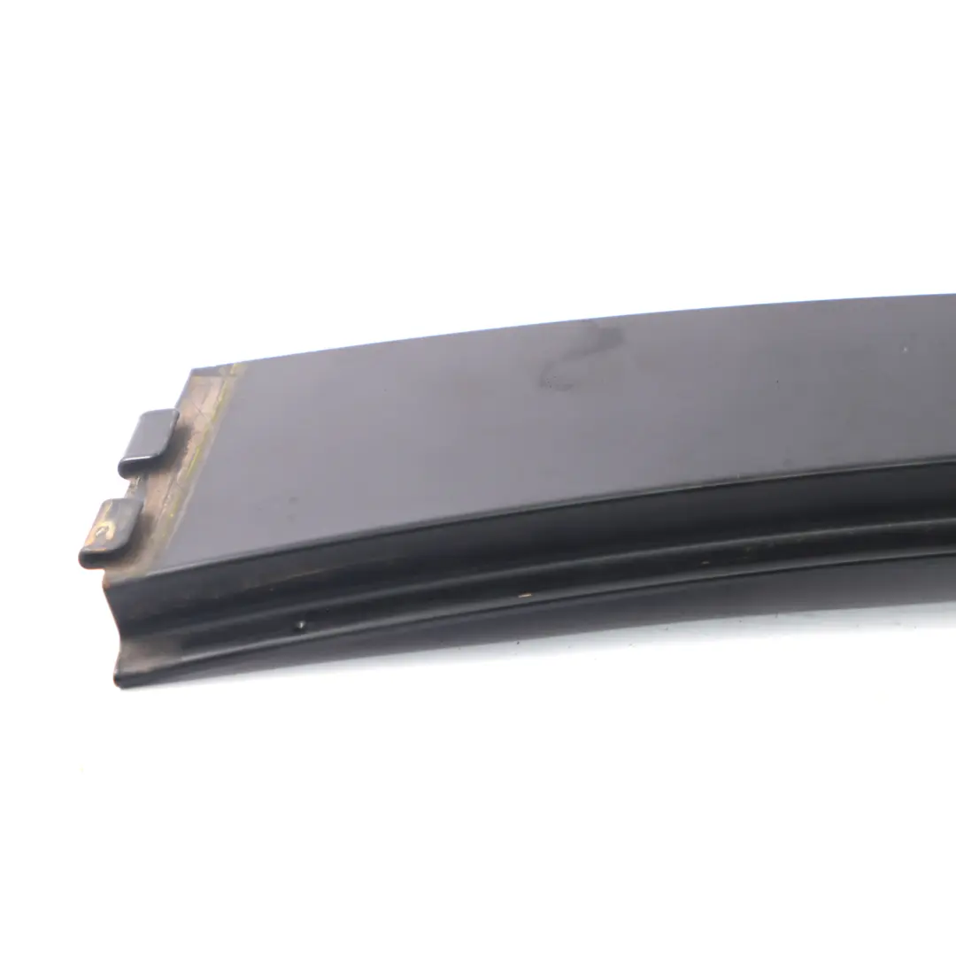 Acabado Ventana Recubrimiento Puerta Trasera Derecha para VW Passat B6 con número de pieza 3C0839902 VW Passat B6 Acabado Ventana Recubrimiento Puerta Trasera Derecha - SKU 3C0839902 - Número de pieza 3C0839902