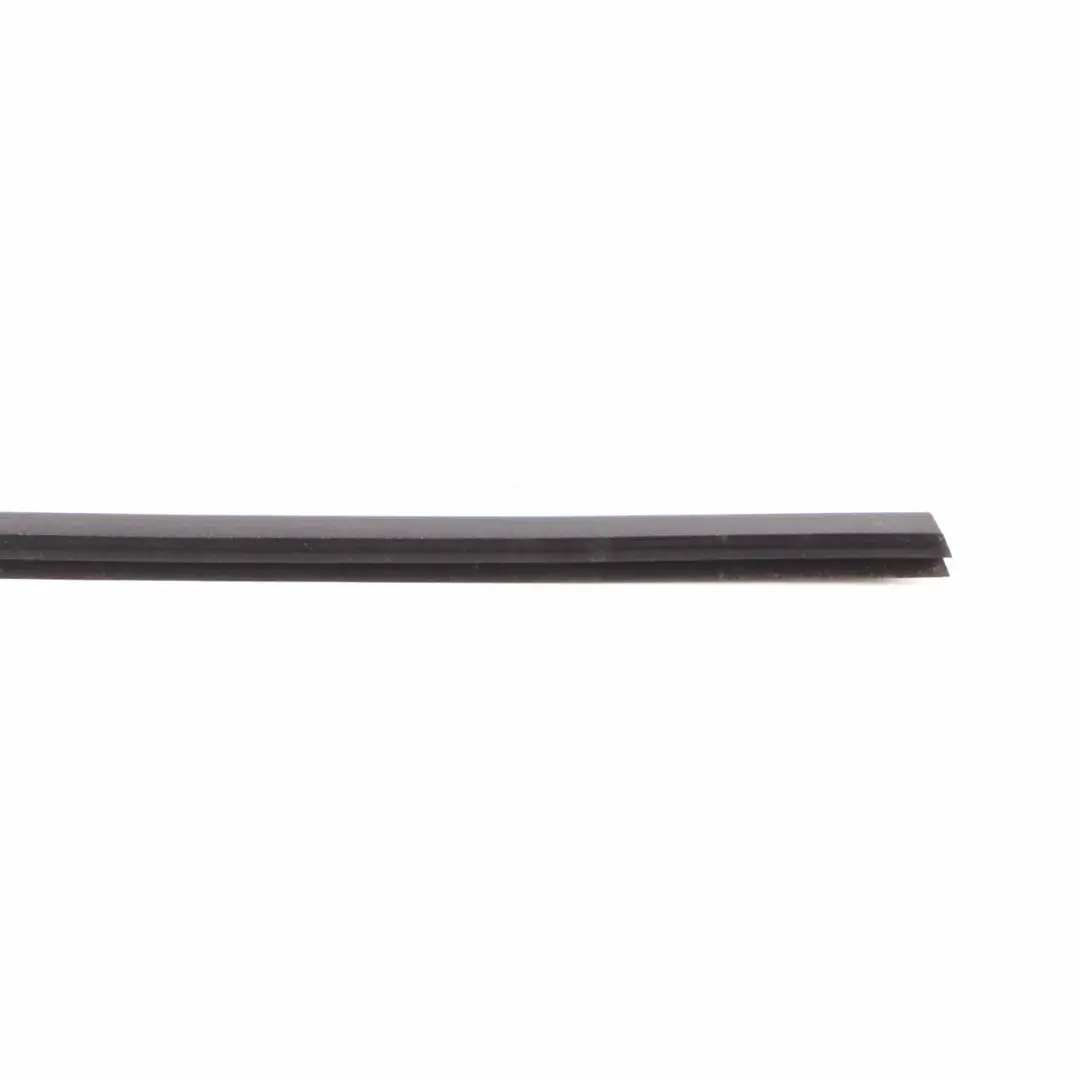Guarnizione Finestra Porta Posteriore Sinistra Striscia 8E0839479 per Audi A4 B7 con numero di parte 3C5839471B Audi A4 B7 Guarnizione Finestra Porta Posteriore Sinistra Striscia 8E0839479 - SKU 3C5839471B - Numero di parte 3C5839471B