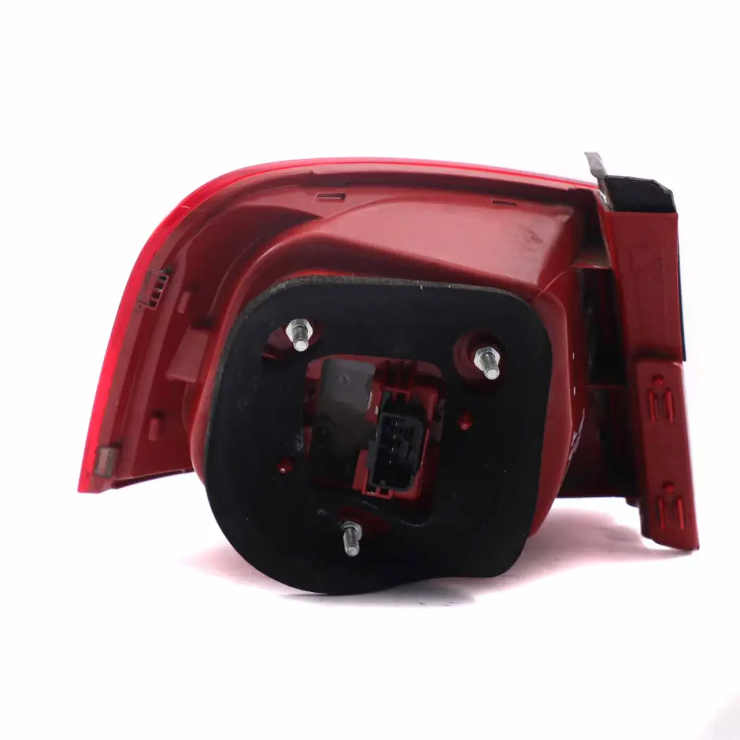 Feu arrière droit pour VW Volkswagen Passat B6 Saloon à propos du numéro de pièce 3C5945096H VW Volkswagen Passat B6 Saloon Feu arrière droit - SKU 3C5945096H - Numéro de pièce 3C5945096H