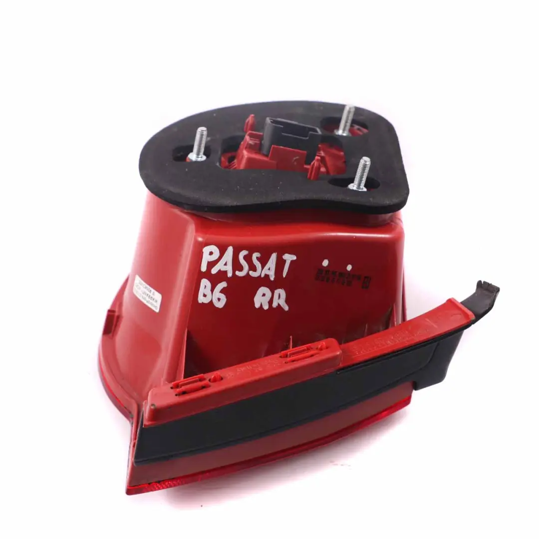 Luz Trasera Derecha para VW Volkswagen Passat B6 Berlina con número de pieza 3C5945096H VW Volkswagen Passat B6 Berlina Luz Trasera Derecha - SKU 3C5945096H - Número de pieza 3C5945096H