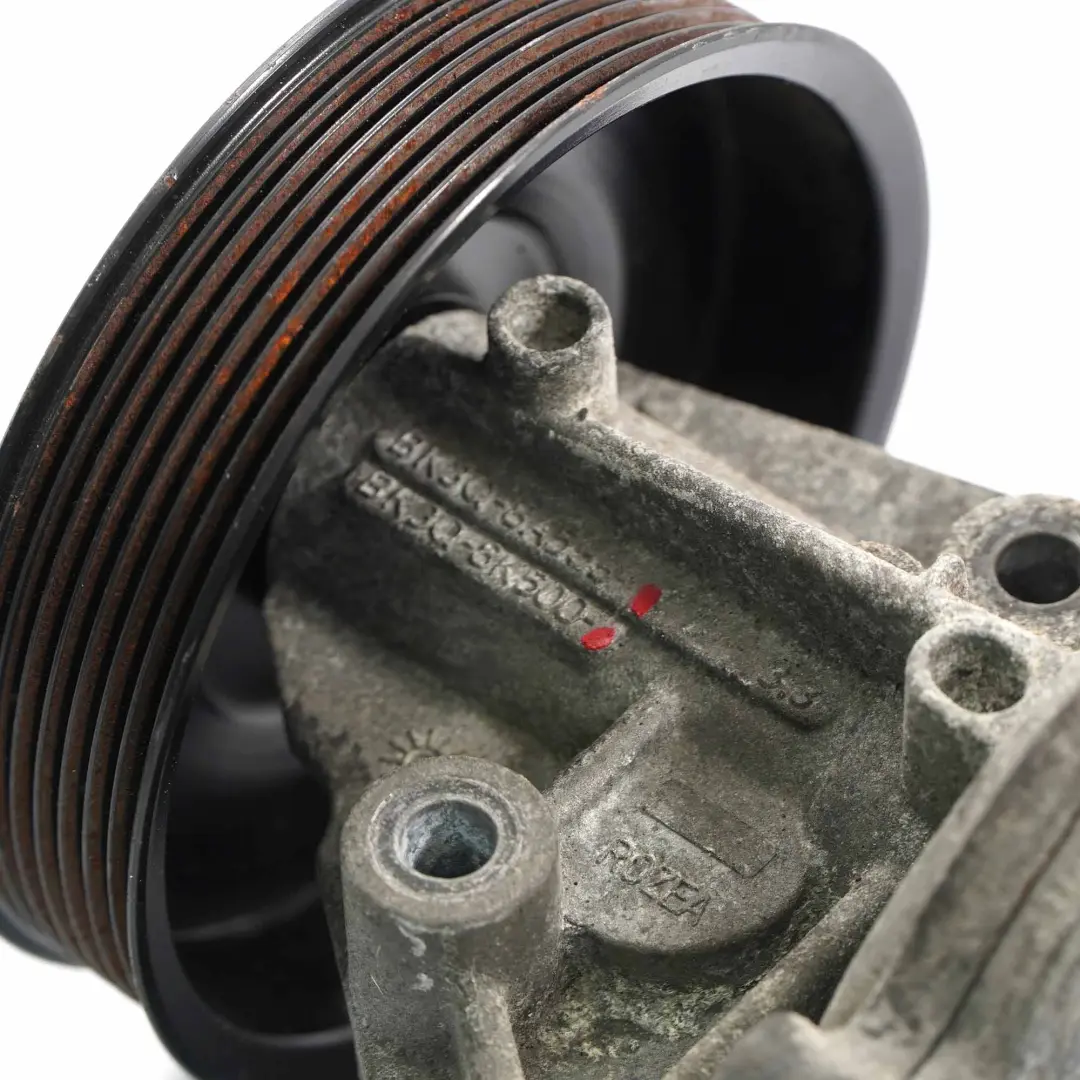 Bomba de agua refrigerante para Ford Transit MK7 Diesel con número de pieza 3K3Q8A558CD Ford Transit MK7 Diesel Bomba de agua refrigerante - SKU 3K3Q8A558CD - Número de pieza 3K3Q8A558CD