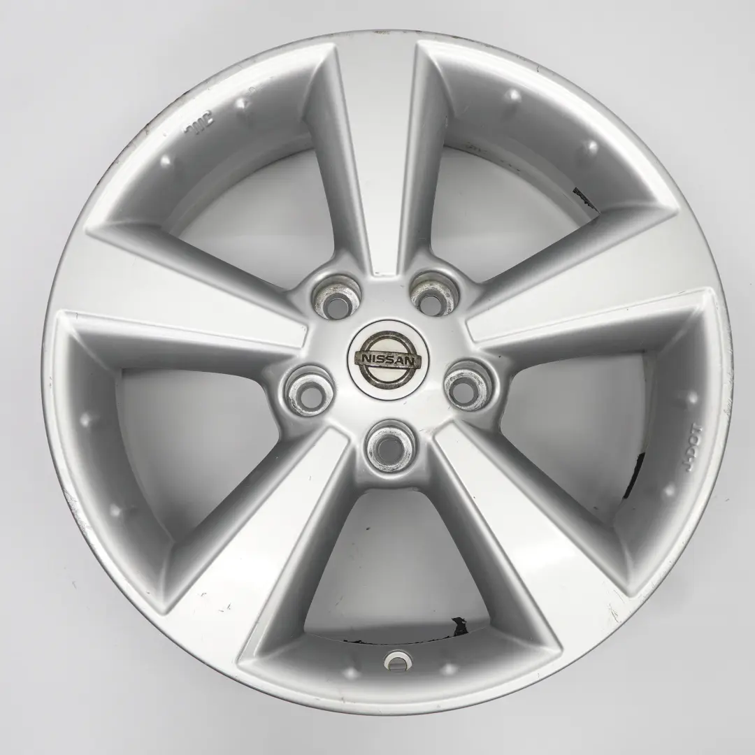 Silberne Leichtmetallfelge 17" ET:40 6.5J für Nissan Qashqai J10 mit Teilenummer 40300EY17C Nissan Qashqai J10 Silberne Leichtmetallfelge 17" ET:40 6.5J - SKU 40300EY17C-2 - Teilenummer 40300EY17C
