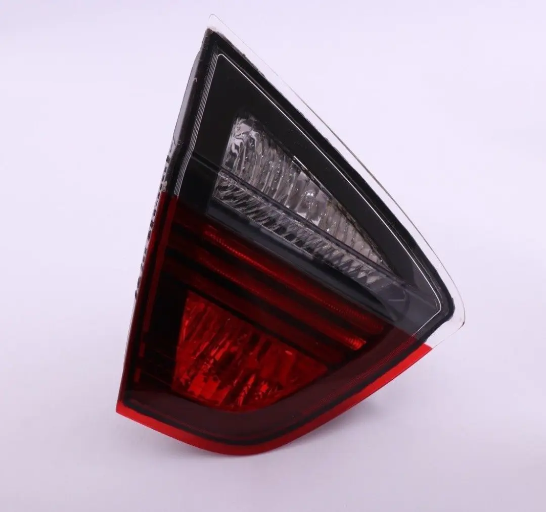 Reihe E90 Heckleuchte Heckklappe links 63210 0 für BMW 3 mit Teilenummer 406883 BMW 3 Reihe E90 Heckleuchte Heckklappe links 63210 0 - SKU 406883 - Teilenummer 406883