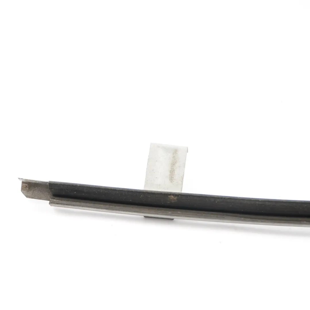 Guida finestrino Porta anteriore destra Guarnizione per Ford Transit con numero di parte 4346288 Ford Transit Guida finestrino Porta anteriore destra Guarnizione - SKU 4346288 - Numero di parte 4346288