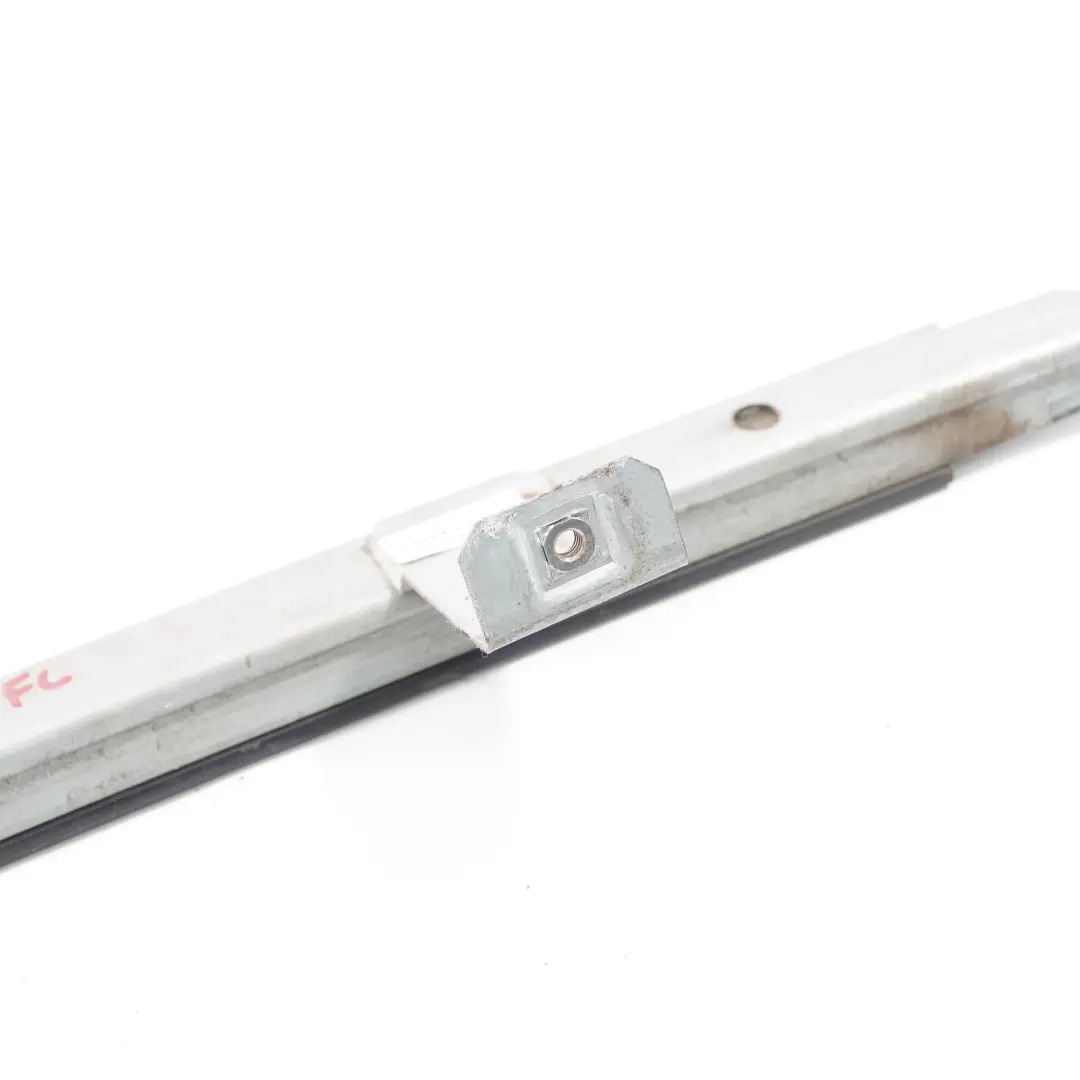 Guida finestrino Porta anteriore sinistra Guarnizione per Ford Transit con numero di parte 4346289 Ford Transit Guida finestrino Porta anteriore sinistra Guarnizione - SKU 4346289 - Numero di parte 4346289