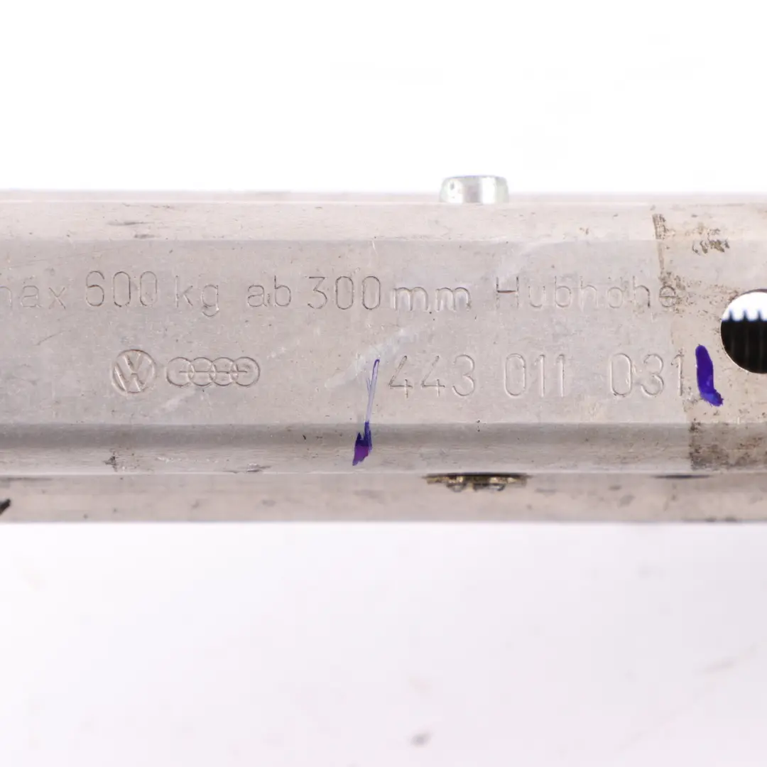 Lifting Jack Emergency Wheel Lifting Tool to Audi 80 90 100 Car with Part number 443011031 Audi 80 90 100 Car Lifting Jack Emergency Wheel Lifting Tool - SKU 443011031 - Part number 443011031