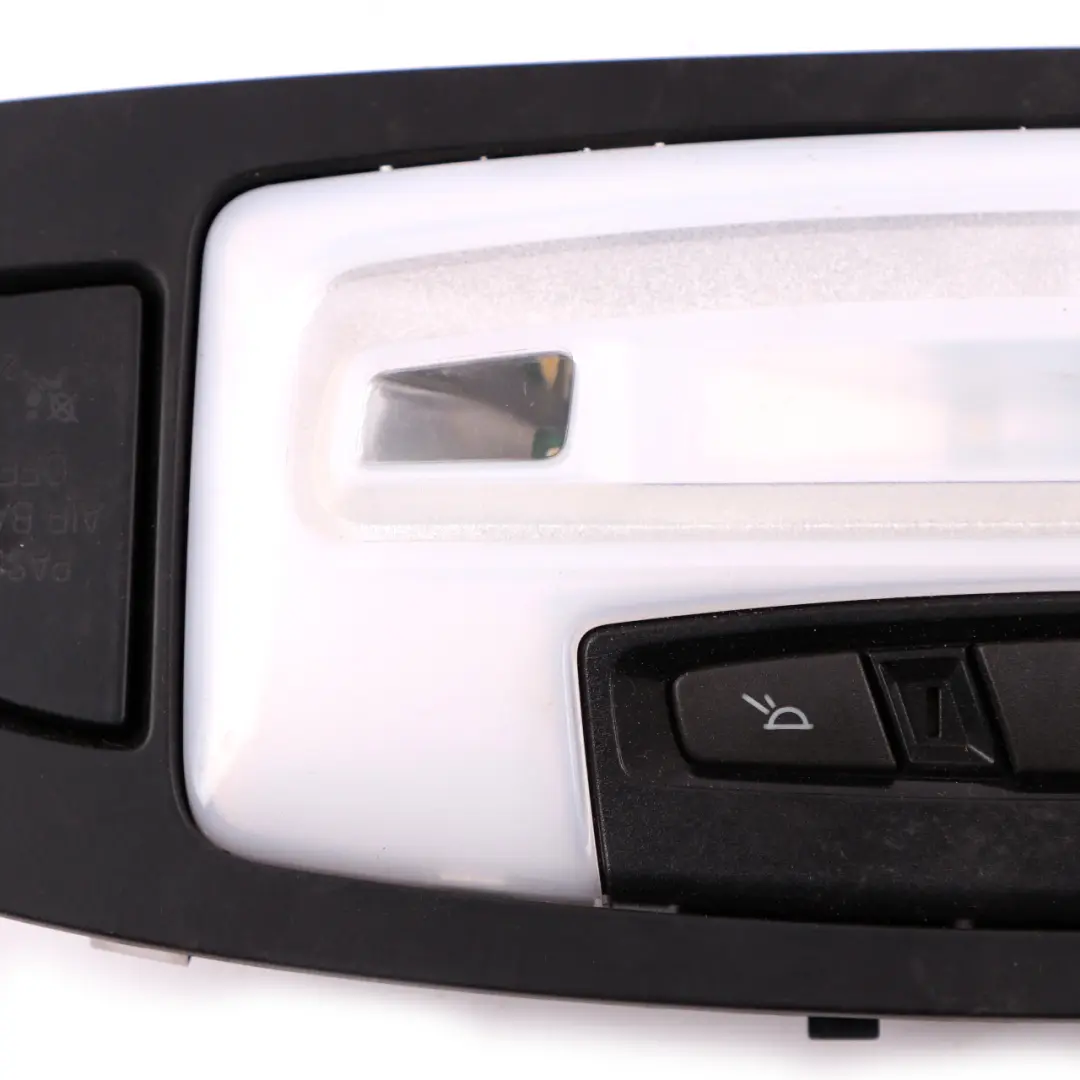 Lampka Oświetlenie Kabiny do BMW F33 F83 M4 o numerze 4527904 BMW F33 F83 M4 Lampka Oświetlenie Kabiny - SKU 4527904 - Numer Części 4527904