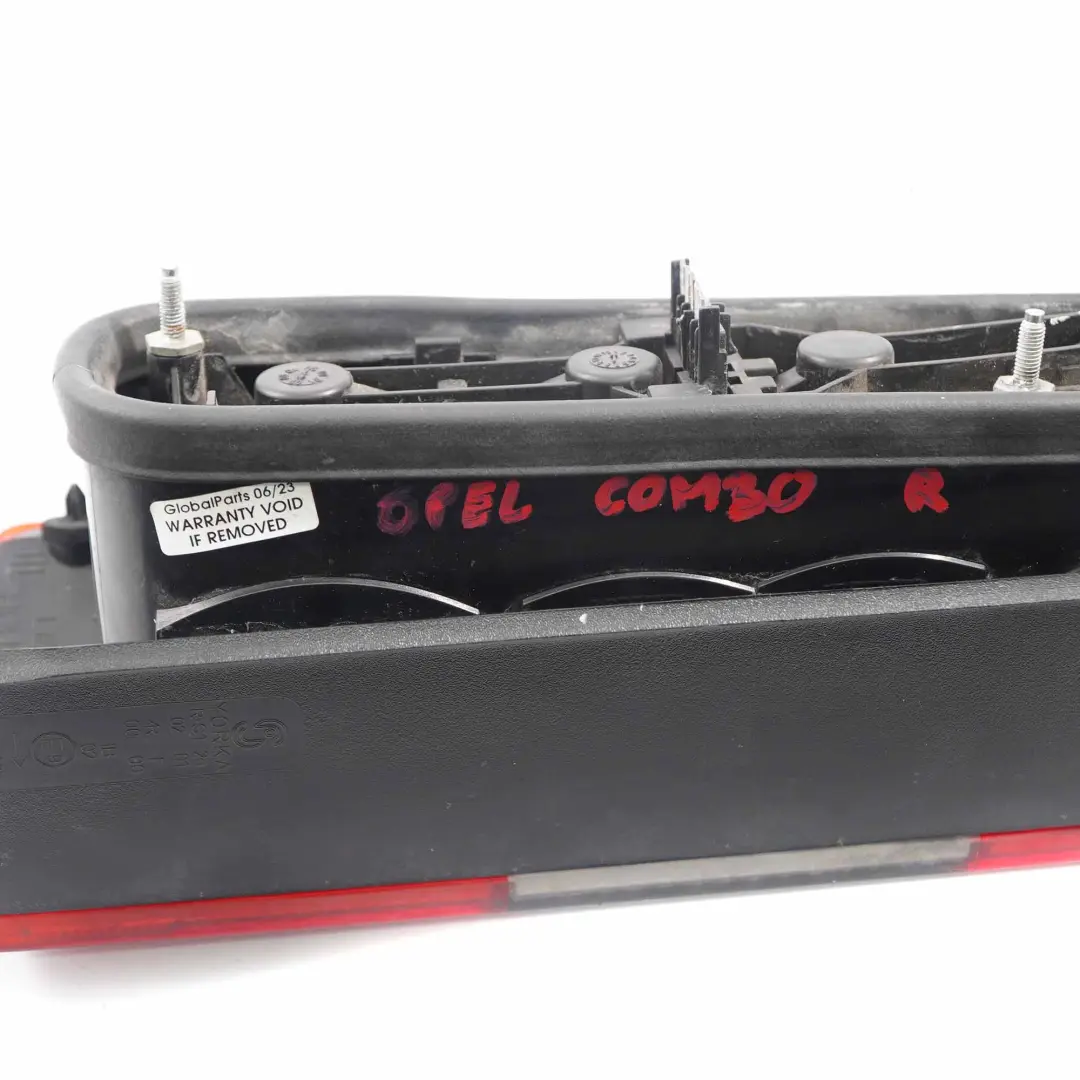 Feu arrière Feu arrière droit Panneau latéral Feu arrière pour Opel Combo C à propos du numéro de pièce 45313 Opel Combo C Feu arrière Feu arrière droit Panneau latéral Feu arrière - SKU 45313 - Numéro de pièce 45313