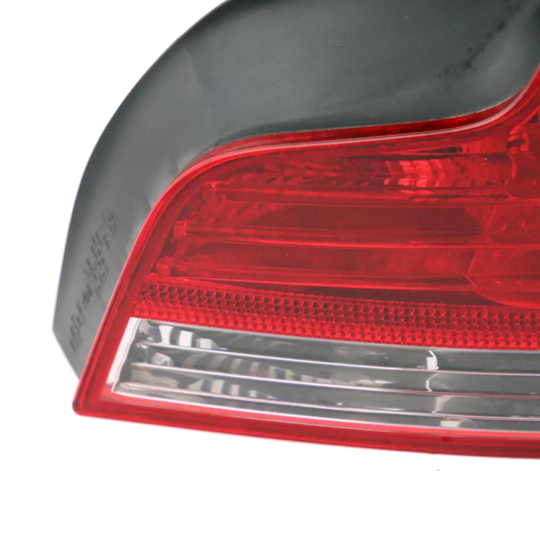 Drivers Taillight Tail Light Lamp Right Rear O/S to BMW 1 Series E82 E88 with Part number 4869810 BMW 1 Series E82 E88 Drivers Taillight Tail Light Lamp Right Rear O/S - SKU 4869810 - Part number 4869810