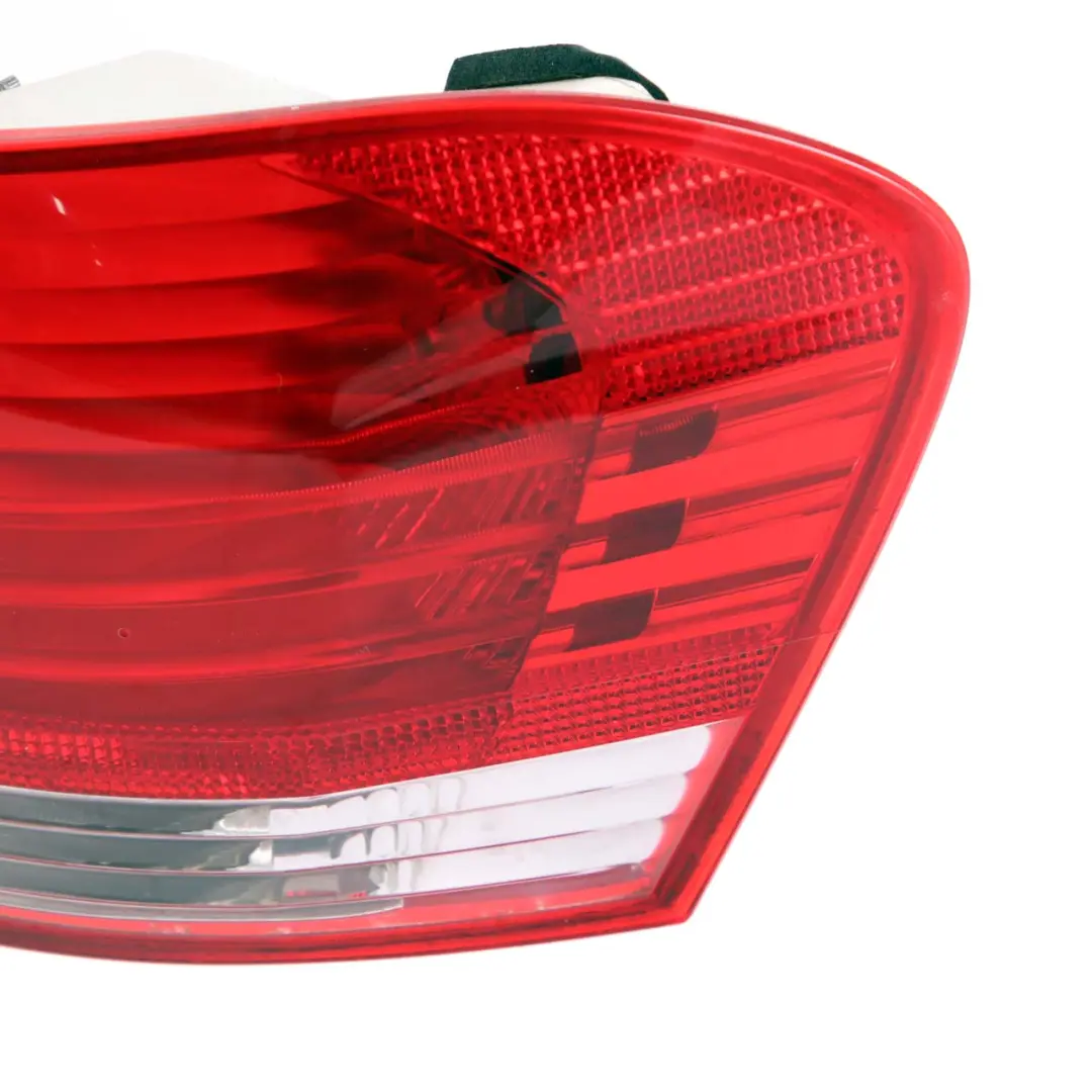 Lampa Prawa Tylna Prawy Tył do BMW E82 E88 o numerze 4869810 BMW E82 E88 Lampa Prawa Tylna Prawy Tył - SKU 4869810 - Numer Części 4869810