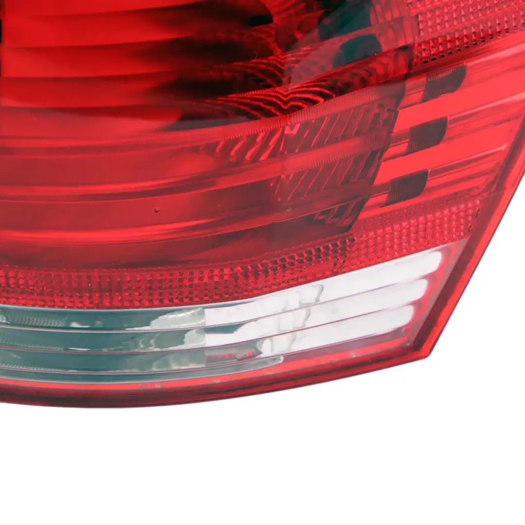 Lampa Prawa Tylna Prawy Tył do BMW E82 E88 o numerze 4869810 BMW E82 E88 Lampa Prawa Tylna Prawy Tył - SKU 4869810 - Numer Części 4869810