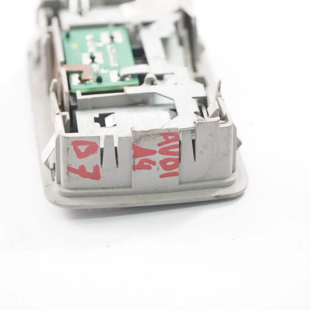 Dach Leuchte Audi A4 B7 Heck Leuchte Innen Beleuchtung Panel für mit Teilenummer 4B9947123 Dach Leuchte Audi A4 B7 Heck Leuchte Innen Beleuchtung Panel - SKU 4B9947123 - Teilenummer 4B9947123