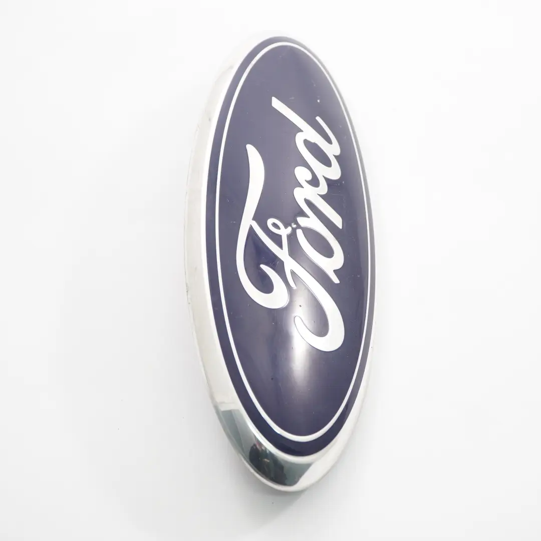 Emblemat Grill Logo Przód do Ford Transit MK7 o numerze 4L3415402A16AC Ford Transit MK7 Emblemat Grill Logo Przód - SKU 4L3415402A16AC - Numer Części 4L3415402A16AC