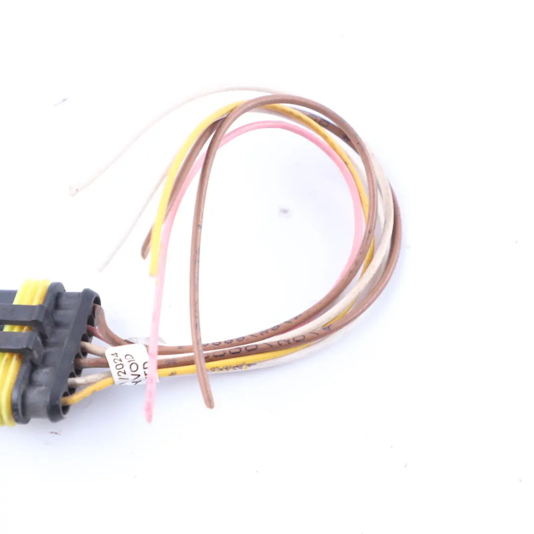 Headlight Lamp Light Front Right O/S Plug Socket Wiring to Iveco Daily 3 with Part number 500307756 Iveco Daily 3 Headlight Lamp Light Front Right O/S Plug Socket Wiring - SKU 500307756-2 - Part number 500307756