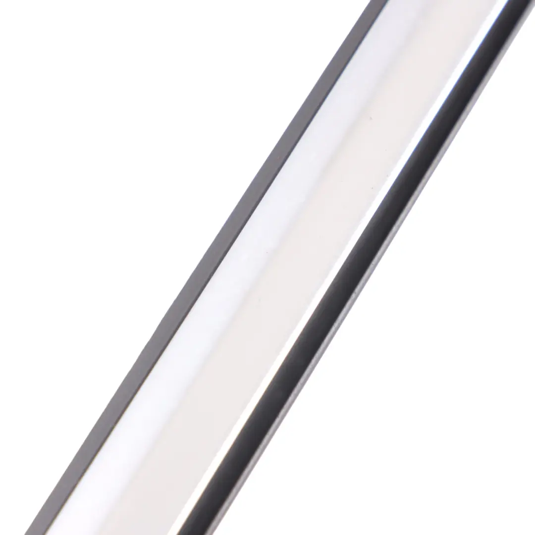 Moulure de porte arrière droite pour Volkswagen Golf Sportsvan à propos du numéro de pièce 510839476G Volkswagen Golf Sportsvan Moulure de porte arrière droite - SKU 510839476G - Numéro de pièce 510839476G