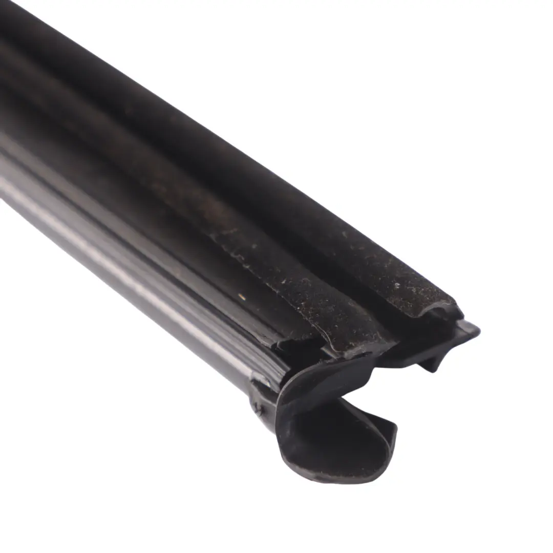 Joint de vitre porte arrière gauche pour Volkswagen Golf Sportsvan à propos du numéro de pièce 510839479A Volkswagen Golf Sportsvan Joint de vitre porte arrière gauche - SKU 510839479A - Numéro de pièce 510839479A