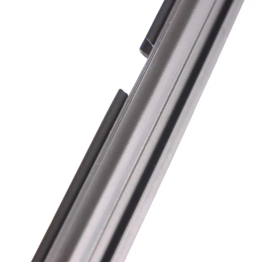 Joint de vitre de porte arrière droite pour Volkswagen Golf Sportsvan à propos du numéro de pièce 510839480A Volkswagen Golf Sportsvan Joint de vitre de porte arrière droite - SKU 510839480A - Numéro de pièce 510839480A