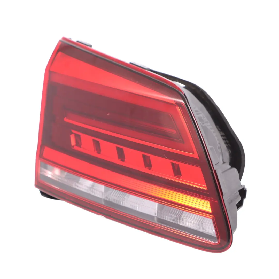 Lampa Klapy Bagażnika Lewa Tylna do VW Volkswagen Golf SV o numerze 510945093P VW Volkswagen Golf SV Lampa Klapy Bagażnika Lewa Tylna - SKU 510945093P - Numer Części 510945093P