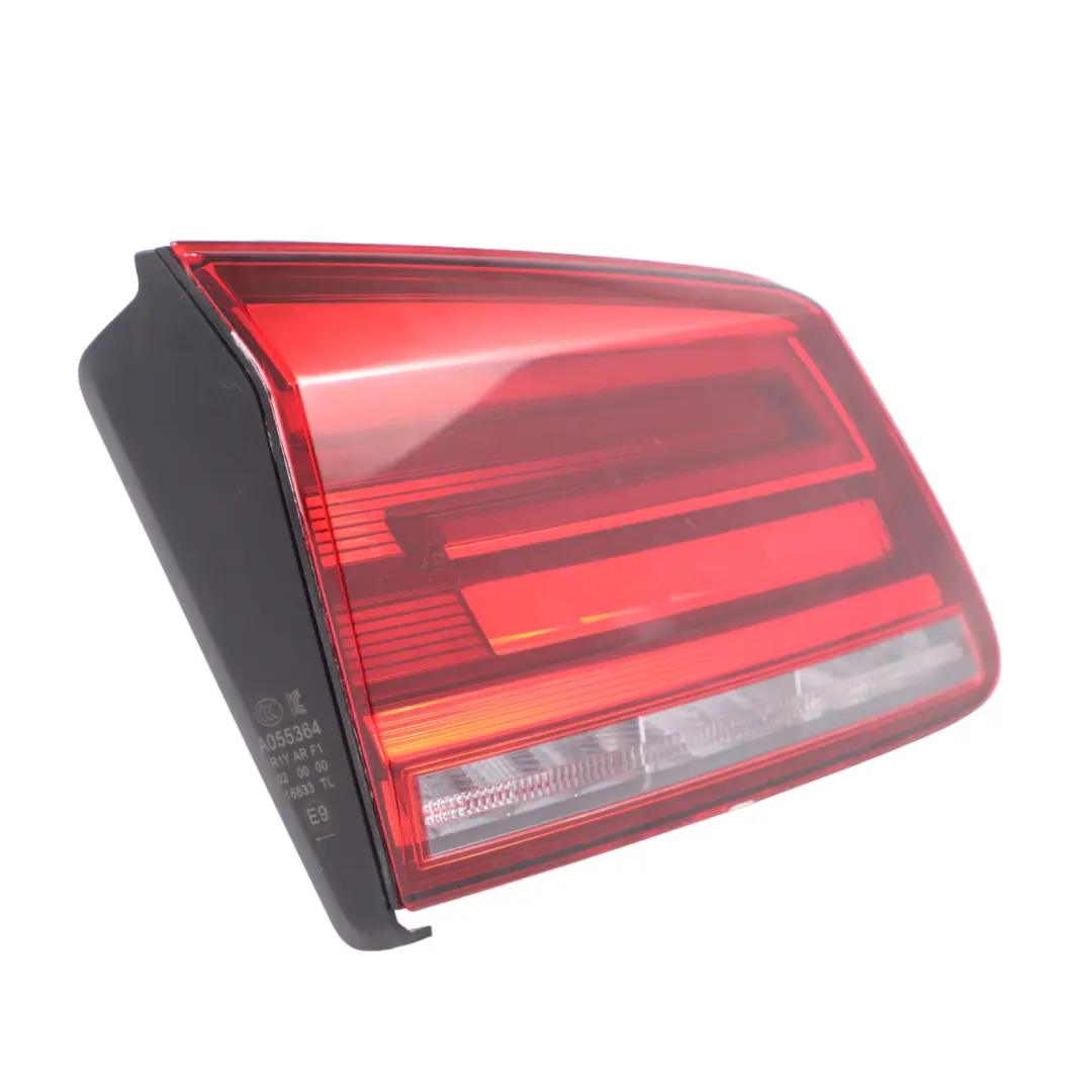 VW Volkswagen Golf SV Lampa Klapy Bagażnika Lewa Tylna - SKU 510945093P - Numer Części 510945093P