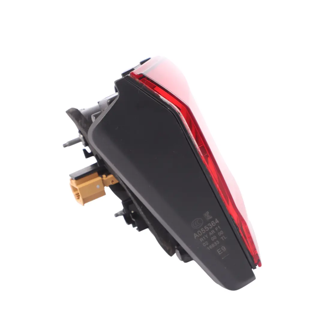 Tapa Del Maletero Luz Trasera Izquierda para VW Volkswagen Golf SV con número de pieza 510945093P VW Volkswagen Golf SV Tapa Del Maletero Luz Trasera Izquierda - SKU 510945093P - Número de pieza 510945093P