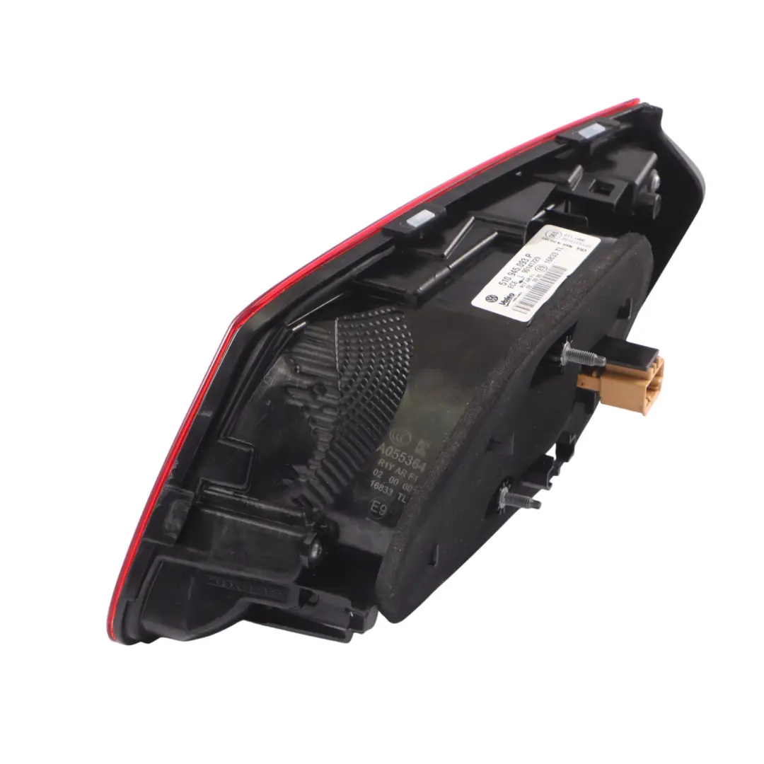 Couvercle De Coffre Feu Arrière Intérieur Gauche pour Volkswagen Golf SV à propos du numéro de pièce 510945093P Volkswagen Golf SV Couvercle De Coffre Feu Arrière Intérieur Gauche - SKU 510945093P - Numéro de pièce 510945093P
