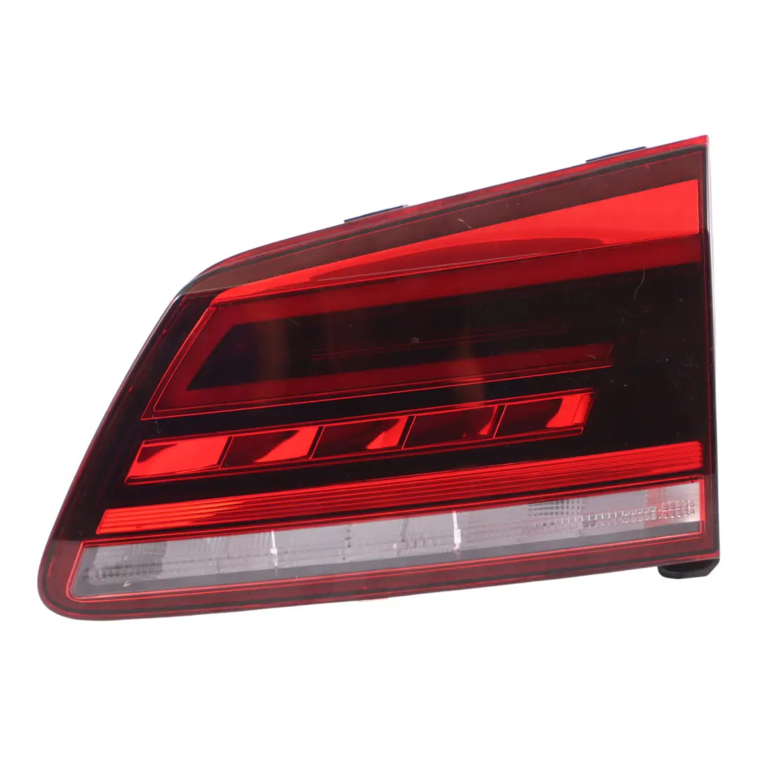Coperchio Fanale posteriore interno destro per VW Volkswagen Golf SV con numero di parte 510945094P VW Volkswagen Golf SV Coperchio Fanale posteriore interno destro - SKU 510945094P - Numero di parte 510945094P