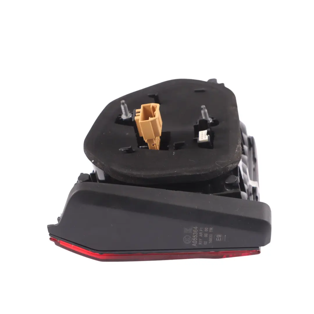 Coperchio Fanale posteriore interno destro per VW Volkswagen Golf SV con numero di parte 510945094P VW Volkswagen Golf SV Coperchio Fanale posteriore interno destro - SKU 510945094P - Numero di parte 510945094P