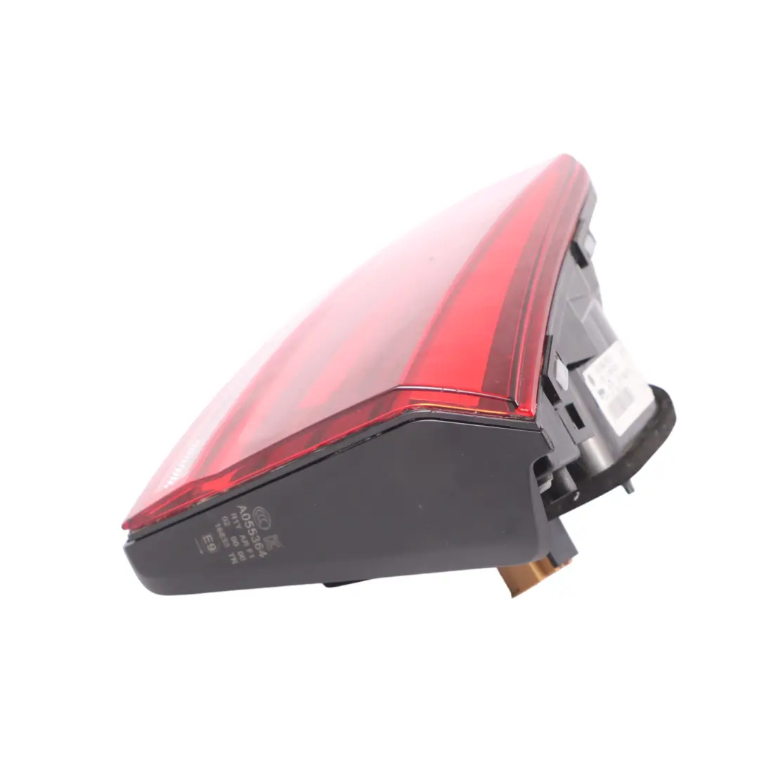 Tapa Del Maletero Luz Trasera Interior Derecho para VW Volkswagen Golf SV con número de pieza 510945094P VW Volkswagen Golf SV Tapa Del Maletero Luz Trasera Interior Derecho - SKU 510945094P - Número de pieza 510945094P