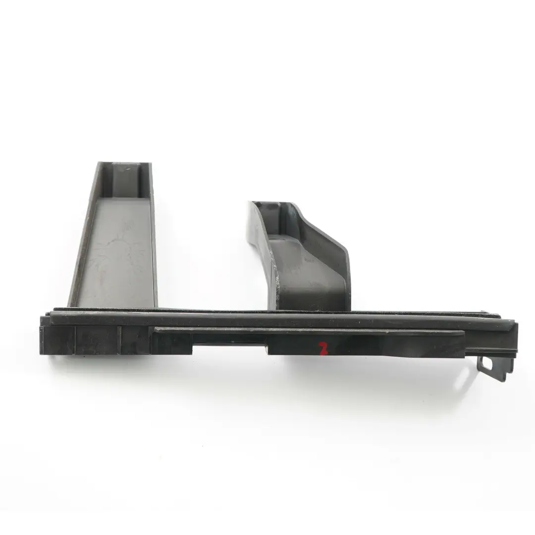 Guide de la vitre arrière gauche de la fenêtre Grove pour Opel Combo D à propos du numéro de pièce 51810885 Opel Combo D Guide de la vitre arrière gauche de la fenêtre Grove - SKU 51810885 - Numéro de pièce 51810885