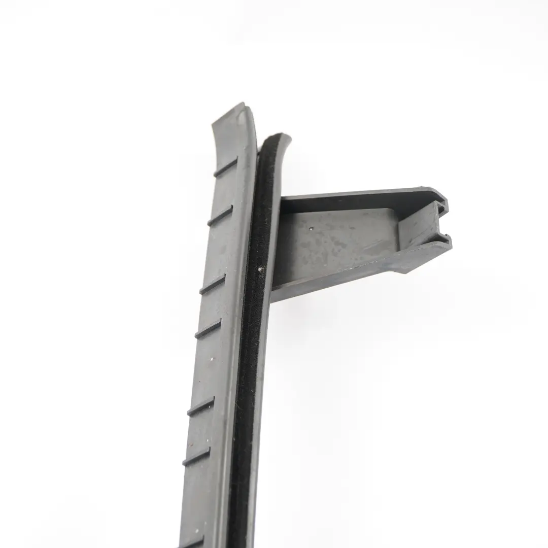 Guide de la vitre avant gauche de la fenêtre Grove pour Opel Combo D à propos du numéro de pièce 51810886 Opel Combo D Guide de la vitre avant gauche de la fenêtre Grove - SKU 51810886 - Numéro de pièce 51810886