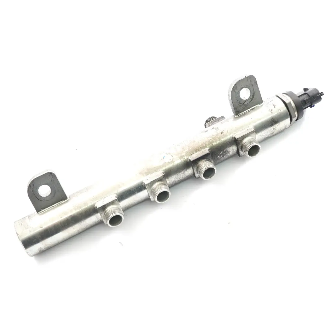Rail de combustible Saab 9-3 1.9 Ttid Diesel Rail de inyección de combustible para con número de pieza 55213269 Rail de combustible Saab 9-3 1.9 Ttid Diesel Rail de inyección de combustible - SKU 55213269 - Número de pieza 55213269