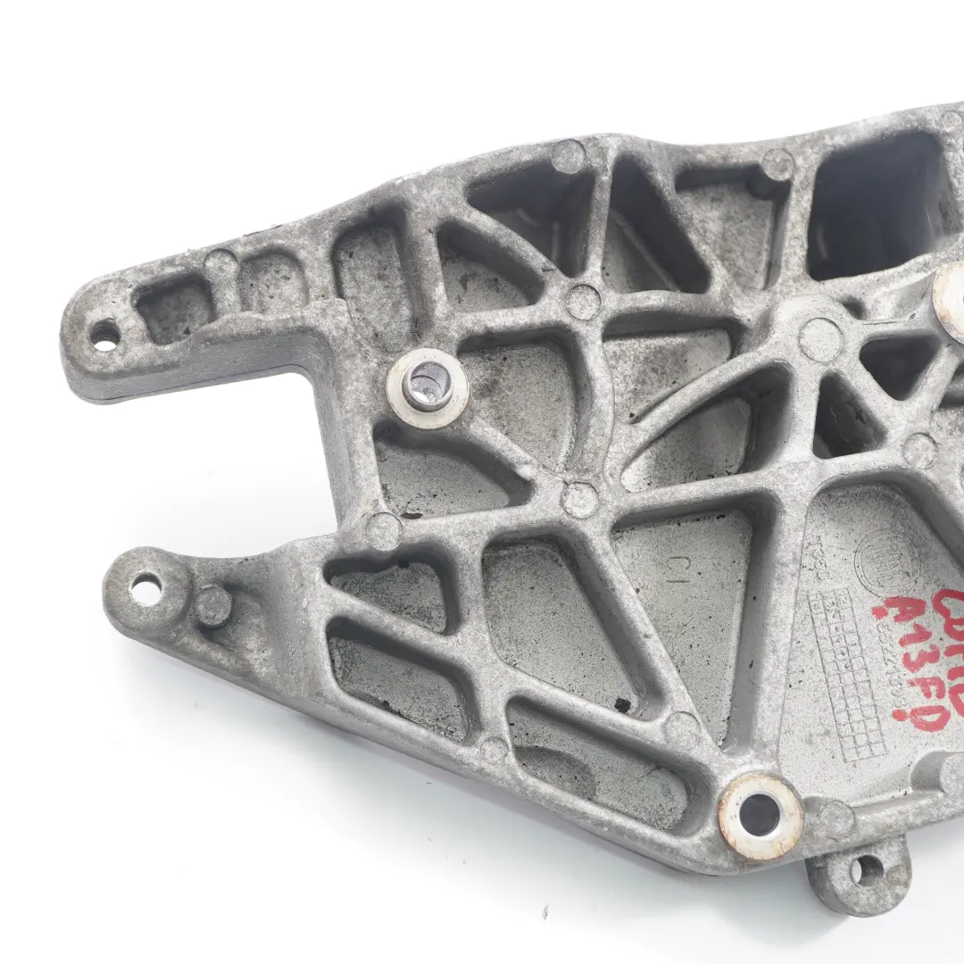 Supporto motore Opel Combo D Fiat Doblo 1.3 Diesel Supporto per con numero di parte 55221393 Supporto motore Opel Combo D Fiat Doblo 1.3 Diesel Supporto - SKU 55221393 - Numero di parte 55221393