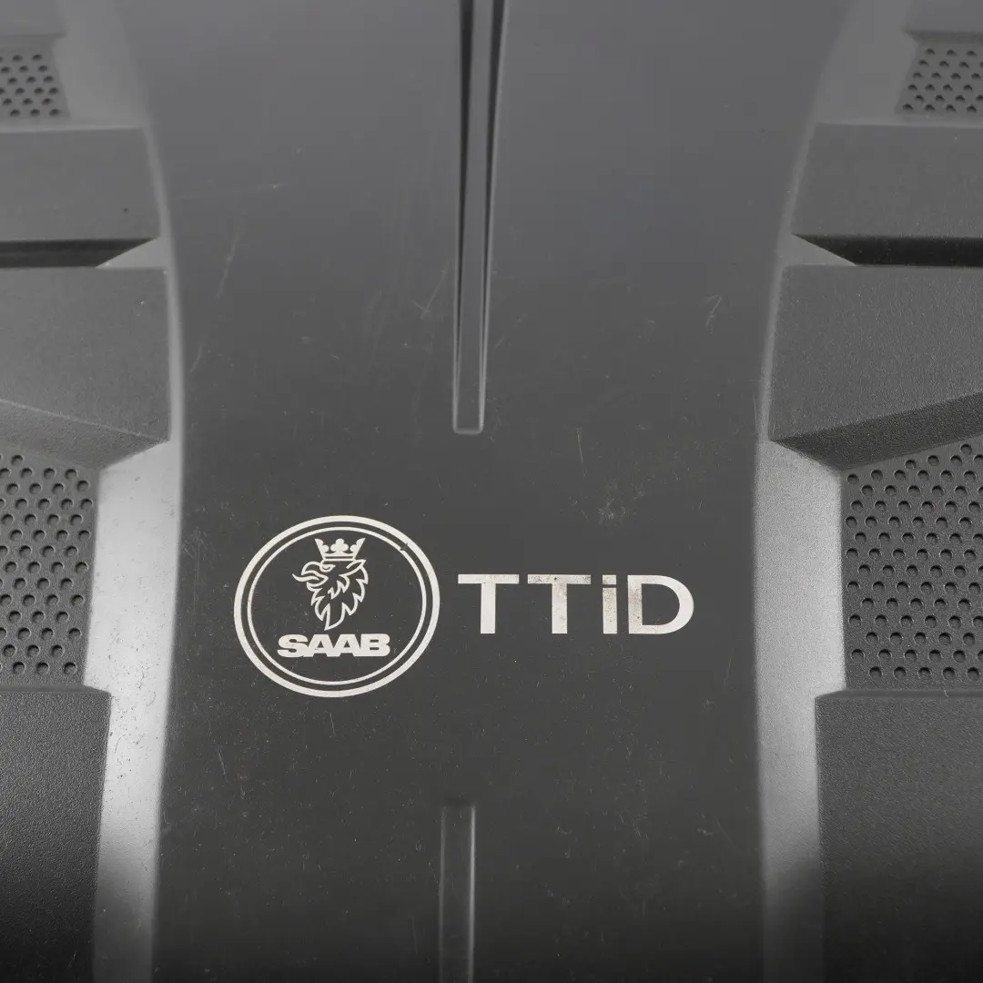 Top Acoustic Trim Panel to Engine Cover Saab 9-3 1.9 TTiD Diesel Engine with Part number 55562522 Engine Cover Saab 9-3 1.9 TTiD Diesel Engine Top Acoustic Trim Panel - SKU 55562522 - Part number 55562522
