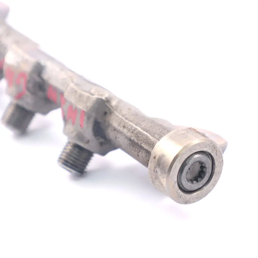 Ligne rail d'injecteur carburant pour Opel Astra J Insignia A 2.0 CDTi à propos du numéro de pièce 55576177 Opel Astra J Insignia A 2.0 CDTi Ligne rail d'injecteur carburant - SKU 55576177 - Numéro de pièce 55576177