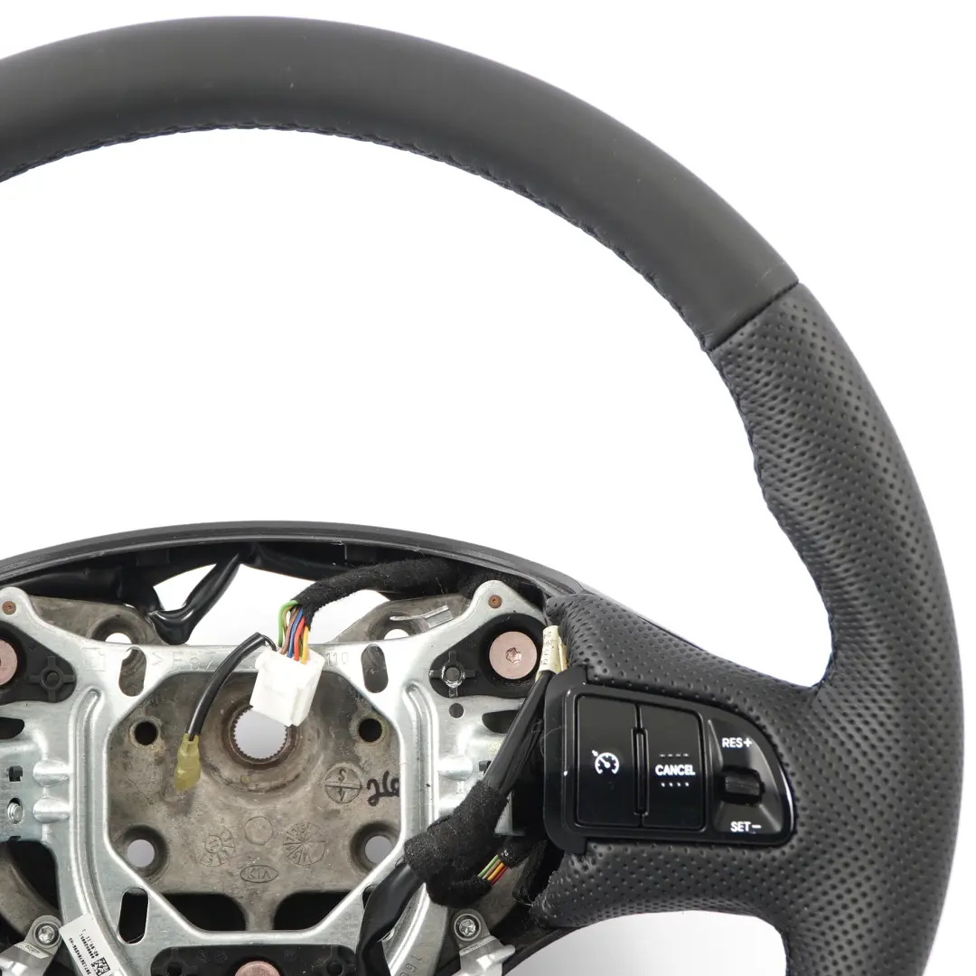 NOUVEAU Volant multifonction en cuir noir pour Kia Ceed 1 à propos du numéro de pièce 56110-1H580EQ Kia Ceed 1 NOUVEAU Volant multifonction en cuir noir - SKU 56110-1H580EQ - Numéro de pièce 56110-1H580EQ