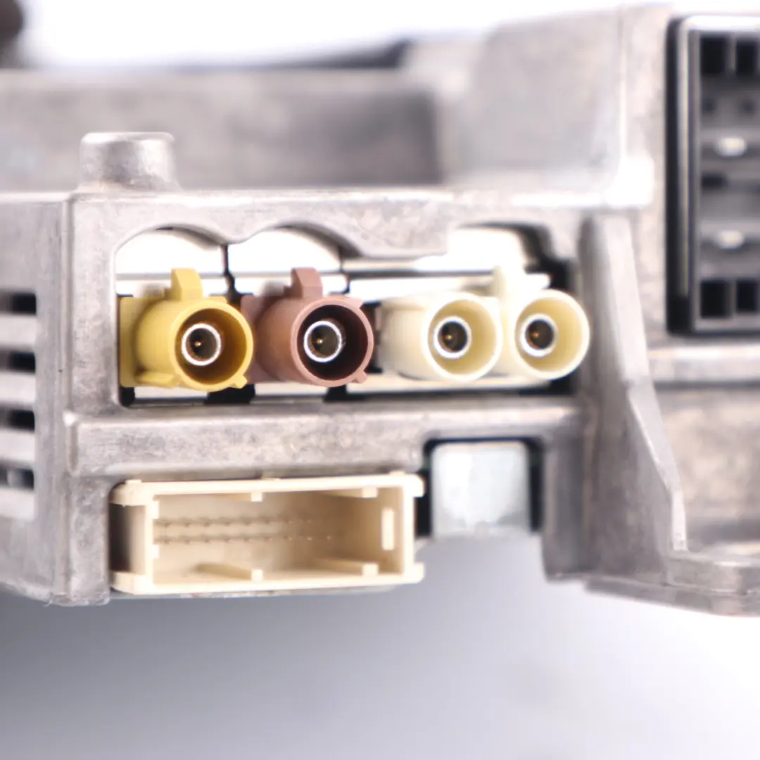 DAB ECE Moduł Sterownik Audio Wzmacniacz do BMW F40 G22 G30 G31 X3 G01 o numerze 5A2D553 BMW F40 G22 G30 G31 X3 G01 DAB ECE Moduł Sterownik Audio Wzmacniacz - SKU 5A2D553 - Numer Części 5A2D553