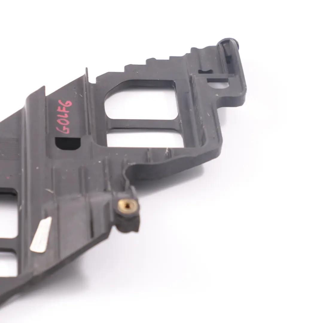 Soporte De Faro Delantero Izquierdo para Volkswagen VW Golf VI con número de pieza 5K0807227A Volkswagen VW Golf VI Soporte De Faro Delantero Izquierdo - SKU 5K0807227A - Número de pieza 5K0807227A