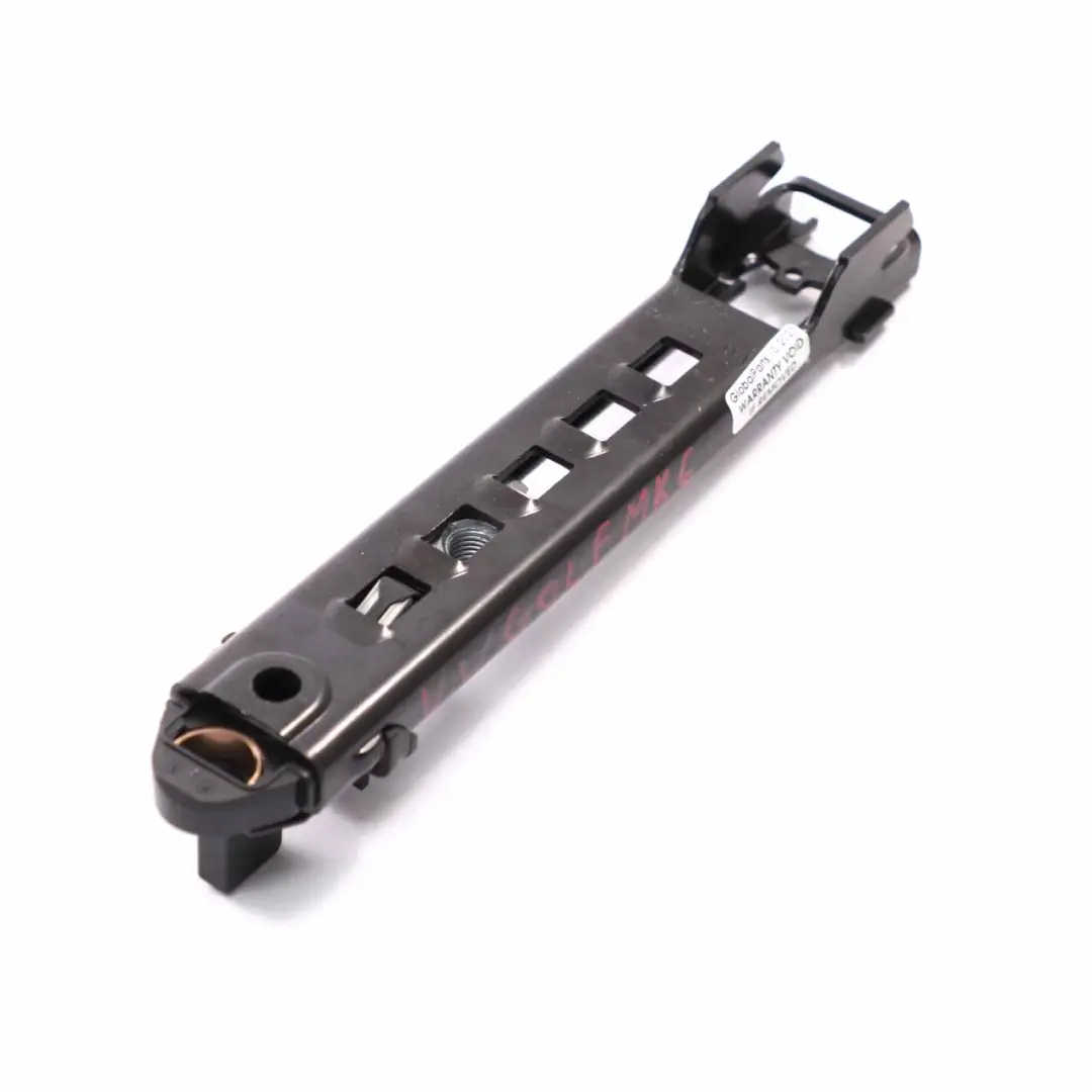 Regolatore altezza cintura sicurezza anteriore sinistro per VW Golf 6 con numero di parte 5K0857819 VW Golf 6 Regolatore altezza cintura sicurezza anteriore sinistro - SKU 5K0857819 - Numero di parte 5K0857819