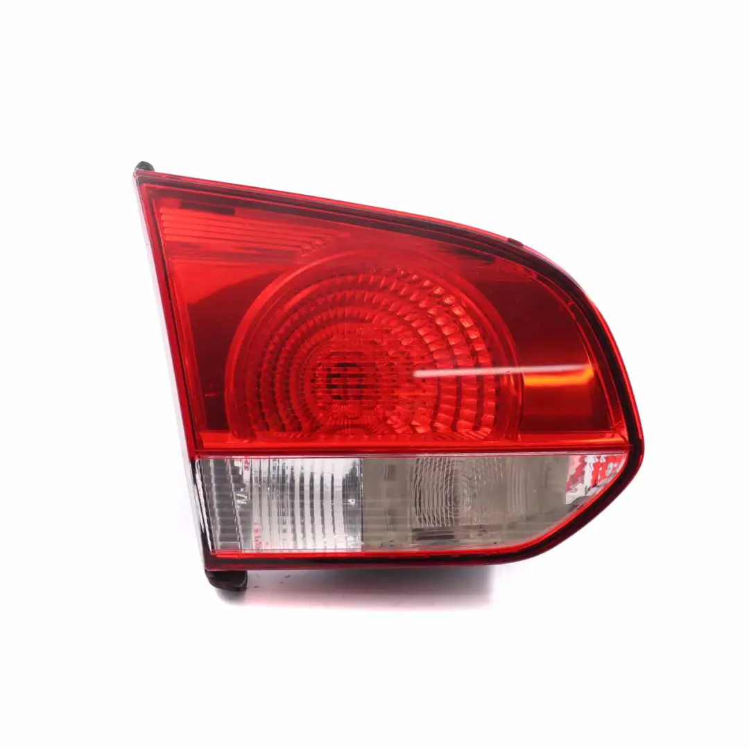 VW Golf VI Lampa Tył Klapy Lewa - SKU RHD-5K0945093AB - Numer Części 5K0945093AB