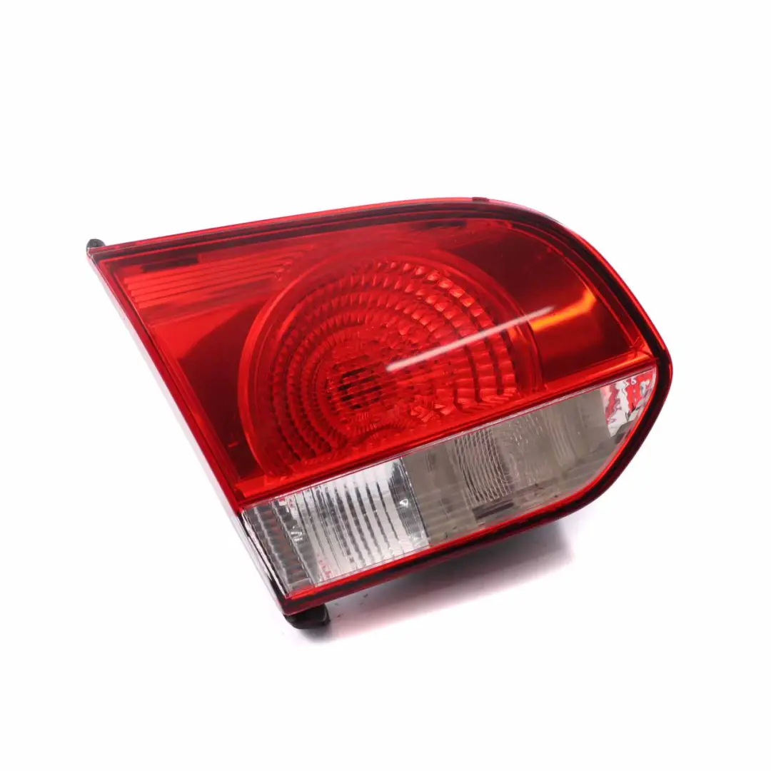 MK6 Luce coperchio bagagliaio sinistra Lampada posteriore per VW Golf VI con numero di parte 5K0945093AB VW Golf VI MK6 Luce coperchio bagagliaio sinistra Lampada posteriore - SKU 5K0945093AB - Numero di parte 5K0945093AB