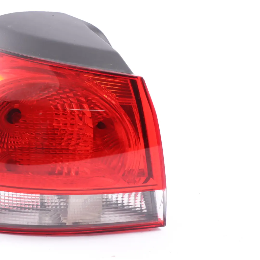 Luz Trasera Izquierda Tail Light Side Panel para VW Volkswagen Golf 6 con número de pieza 5K0945111 VW Volkswagen Golf 6 Luz Trasera Izquierda Tail Light Side Panel - SKU 5K0945111 - Número de pieza 5K0945111