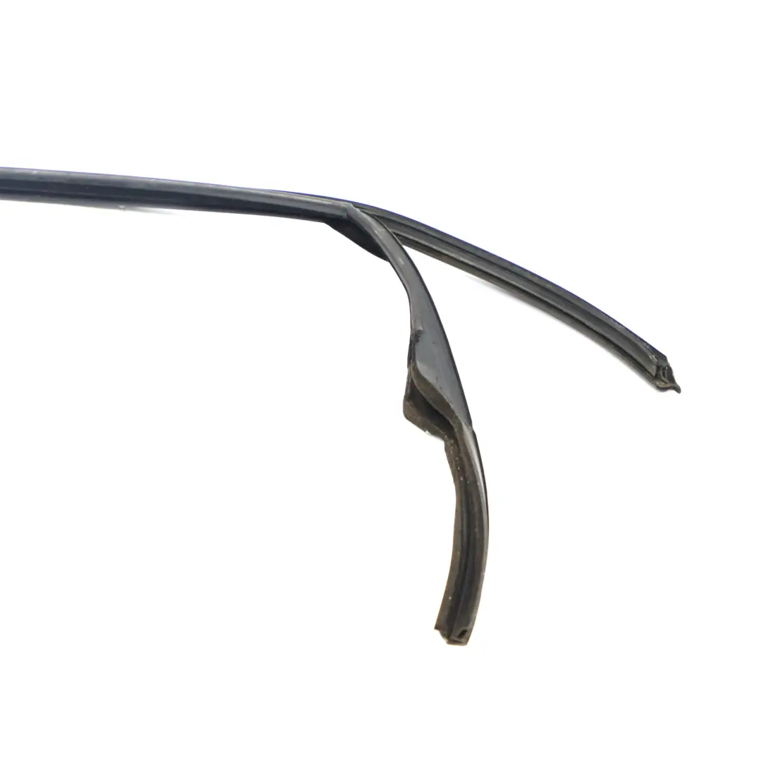 VW Golf MK6 Joint De Porte Avant Gauche Joint de vitre - SKU 5K4837431 - Numéro de pièce 5K4837431