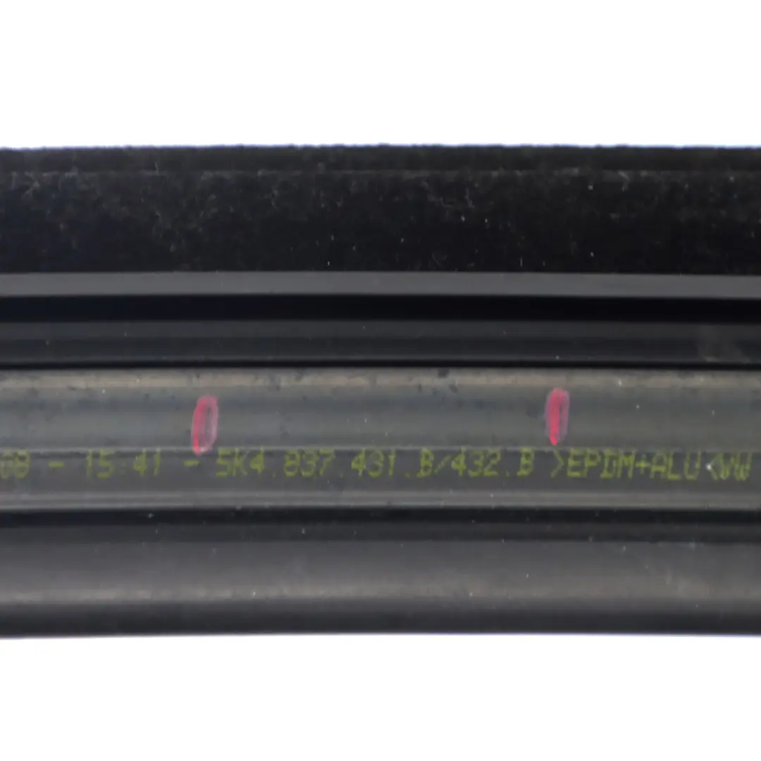 MK6 guarnizione porta anteriore sinistra striscia finestra per VW Golf con numero di parte 5K4837431 VW Golf MK6 guarnizione porta anteriore sinistra striscia finestra - SKU 5K4837431 - Numero di parte 5K4837431