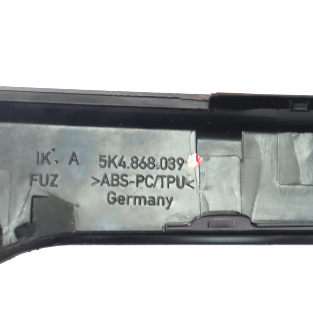 Interior Puerta Tirador Agarre Trasero Izquierdo Panel Trim para VW Golf 6 con número de pieza 5K4868039 VW Golf 6 Interior Puerta Tirador Agarre Trasero Izquierdo Panel Trim - SKU 5K4868039 - Número de pieza 5K4868039