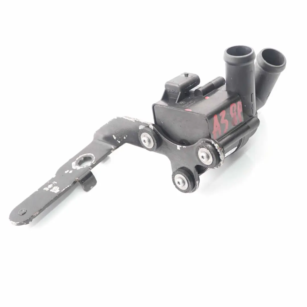 Pompe à eau auxiliaire Support de circulation du liquide pour Audi A3 8P à propos du numéro de pièce 5N0965561A Audi A3 8P Pompe à eau auxiliaire Support de circulation du liquide - SKU 5N0965561A - Numéro de pièce 5N0965561A