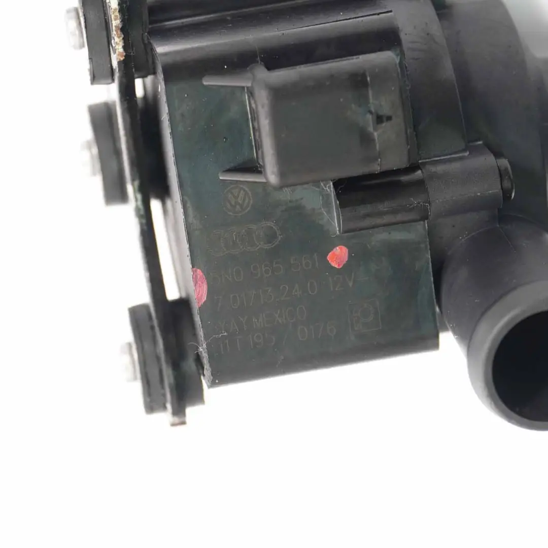 Audi A3 8P Pompe à eau auxiliaire Support de circulation du liquide - SKU 5N0965561A - Numéro de pièce 5N0965561A