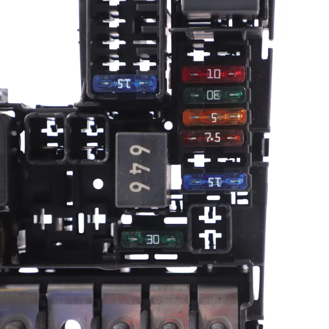 Caja fusibles Compartimento motor Relé para Volkswagen Golf Sportsvan con número de pieza 5Q0937125B Volkswagen Golf Sportsvan Caja fusibles Compartimento motor Relé - SKU 5Q0937125B - Número de pieza 5Q0937125B