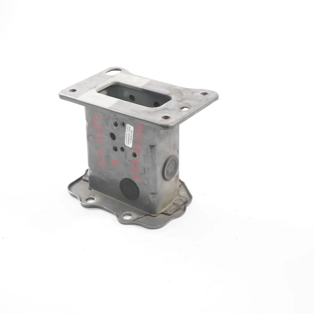 Rinforzo paraurti anteriore destro Portacristalli per Kia Ceed 1 con numero di parte 64720-1H010 Kia Ceed 1 Rinforzo paraurti anteriore destro Portacristalli - SKU 64720-1H010 - Numero di parte 64720-1H010