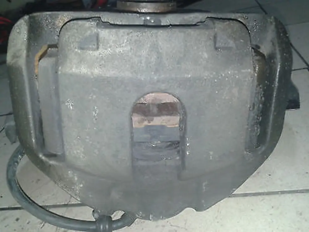 Complete front left brake caliper disc carrier N/S to BMW 7 SERIES E65 E66 with Part number 6750267 BMW 7 SERIES E65 E66 Complete front left brake caliper disc carrier N/S - SKU 6750267 - Part number 6750267